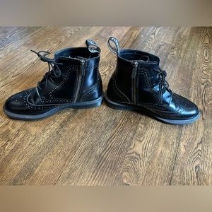 ***Discontinued*** Dr Martins Dauphine Women’s size 9 boots in great condition.
